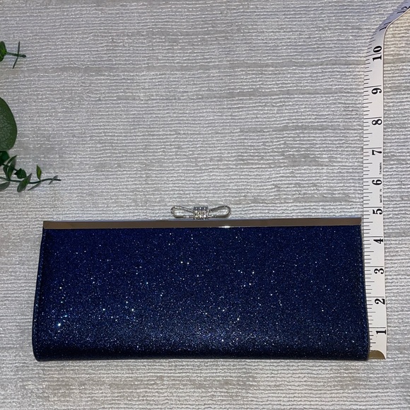 INC | ✨Clutch✨ - Picture 3 of 7